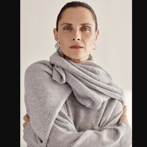 Banana Republic Caro Oversized Cashmere Sweater in Light Heather Gray | Size S